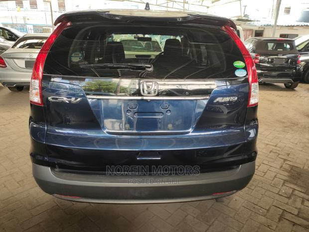 2015 Honda CR-V in Blue: Efficient, Attractive, and Ready for Adventure!