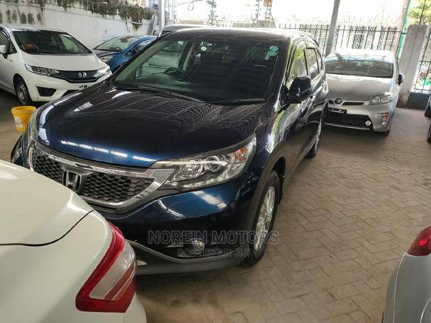 2015 Honda CR-V in Blue: Efficient, Attractive, and Ready for Adventure!