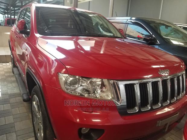 2014 Jeep Grand Cherokee in Red - Powerful & Stylish