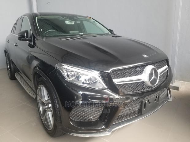 Luxury SUV: 2015 Mercedes-Benz GL-Class in Black