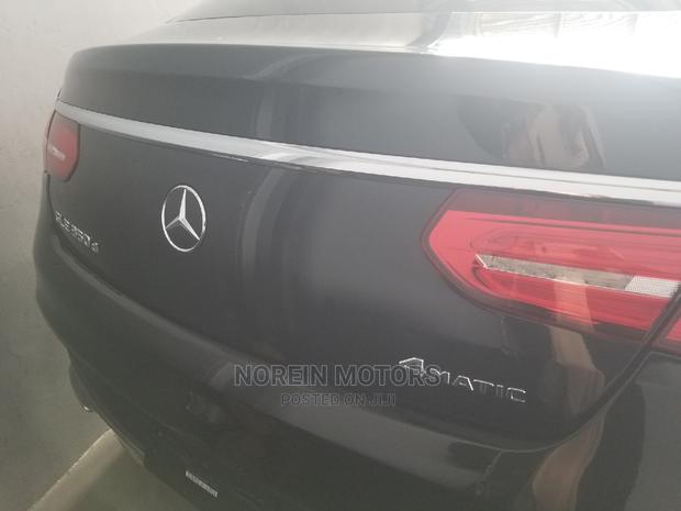 Luxury SUV: 2015 Mercedes-Benz GL-Class in Black