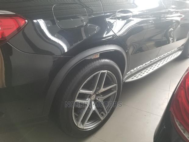 Luxury SUV: 2015 Mercedes-Benz GL-Class in Black