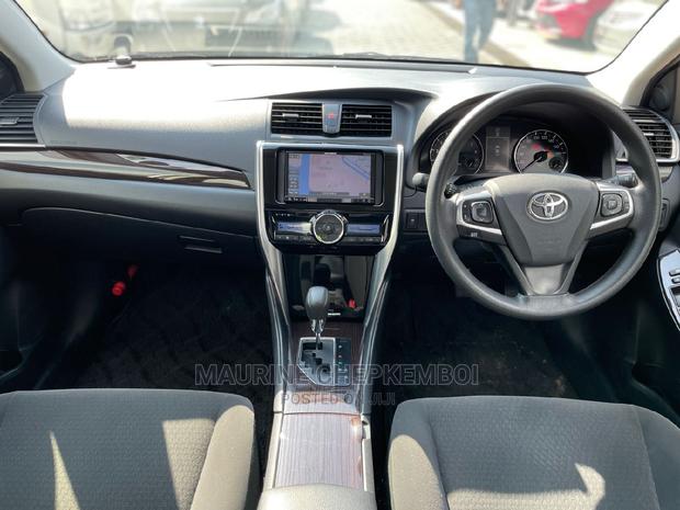 Toyota Premio 1.8 FWD 2016 Silver