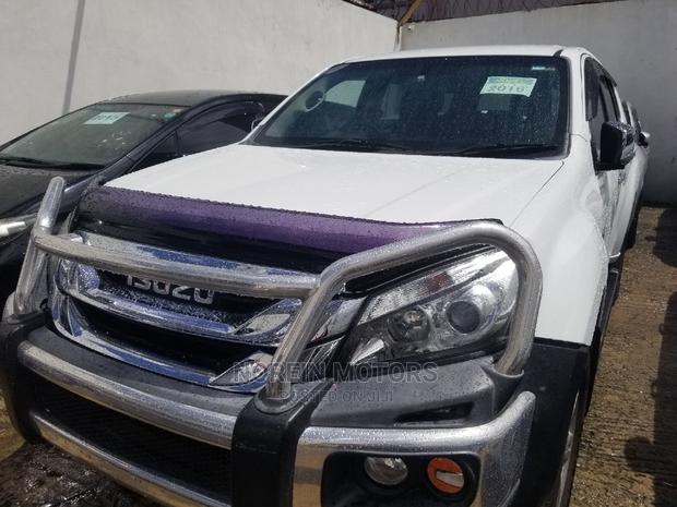 Premium Isuzu MU-X 2016 White: Two Options Available, Perfect for Off-Road Expeditions