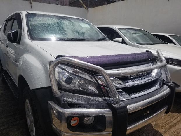 Premium Isuzu MU-X 2016 White: Two Options Available, Perfect for Off-Road Expeditions