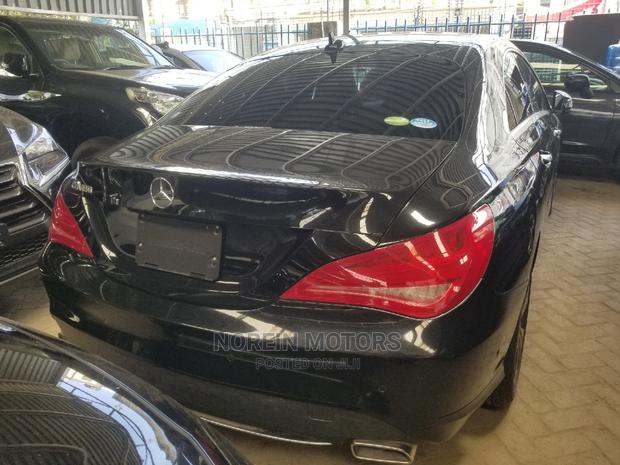 sleek 2015 Mercedes-Benz C180 in Black: Stunning Compact Sedan