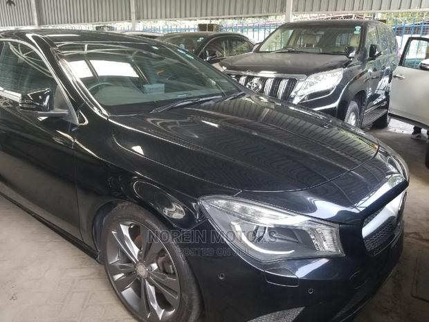 sleek 2015 Mercedes-Benz C180 in Black: Stunning Compact Sedan