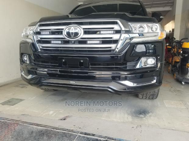 2016 Black Toyota Land Cruiser - Powerful Off-Roader