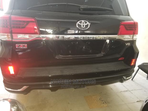 2016 Black Toyota Land Cruiser - Powerful Off-Roader