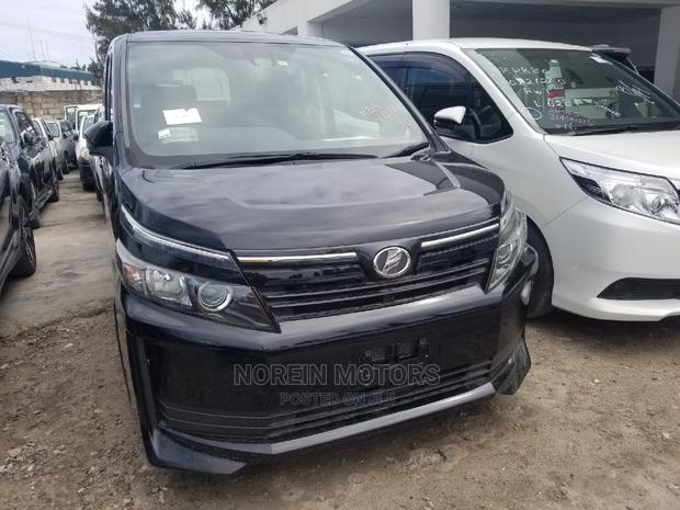 Toyota Voxy SV Premium 2014 Black - Used Car Ad