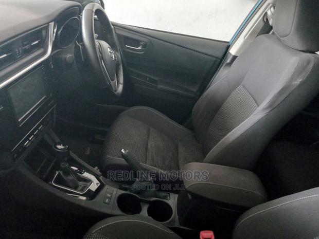 Blue 2016 Toyota Auris: Compact Sedan with Efficiency