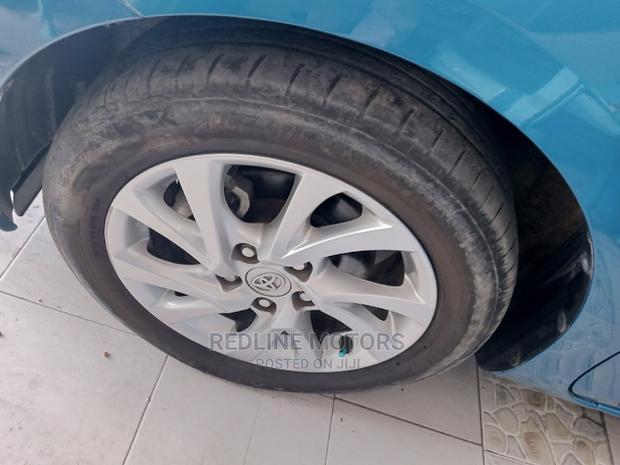 Blue 2016 Toyota Auris: Compact Sedan with Efficiency
