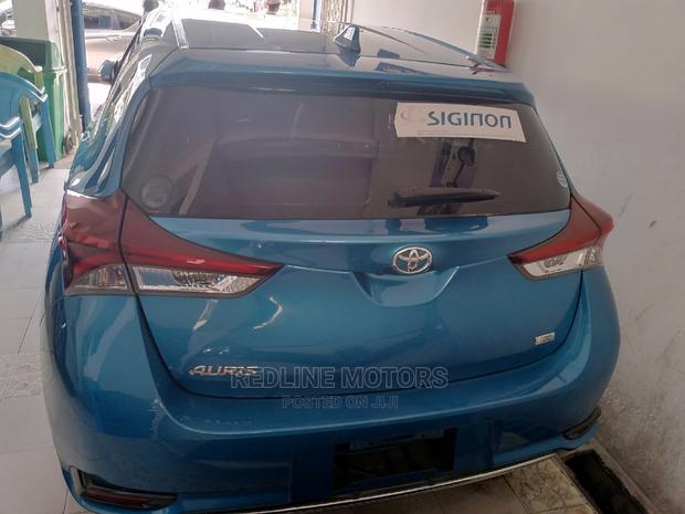 Blue 2016 Toyota Auris: Compact Sedan with Efficiency