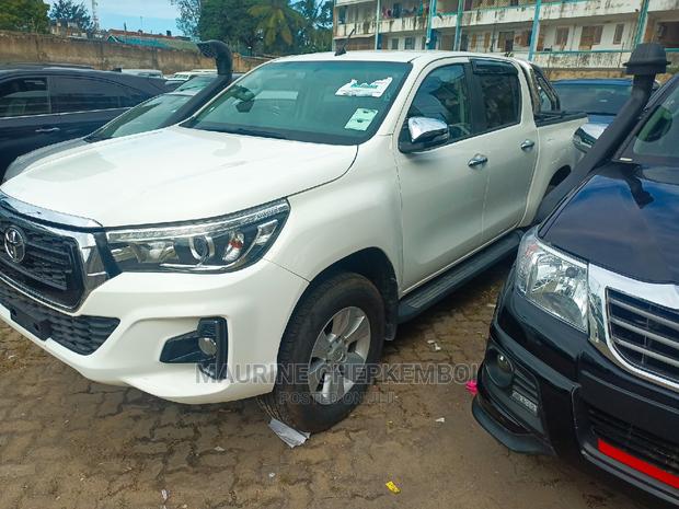 Toyota Hilux WORKMATE 4x4 2016 White