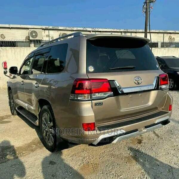 Used 2015 Toyota Land Cruiser Prado Gold - High-End SUV for Sale