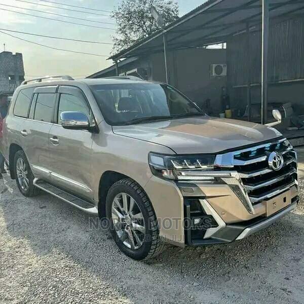 Used 2015 Toyota Land Cruiser Prado Gold - High-End SUV for Sale