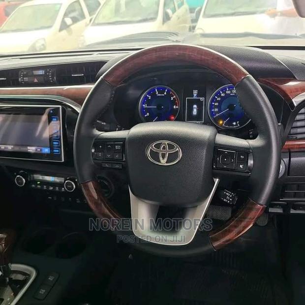 Pre-Owned 2015 Toyota Hilux in Silver - Quality Pickup