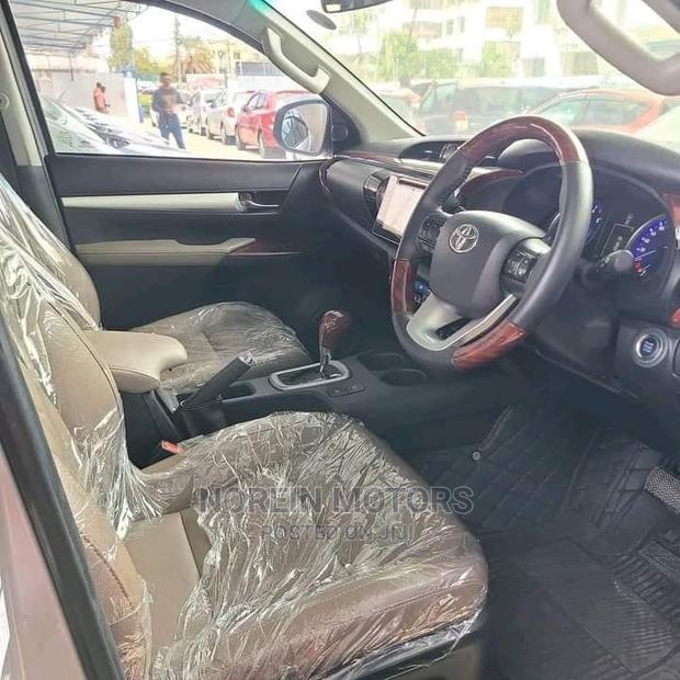 Pre-Owned 2015 Toyota Hilux in Silver - Quality Pickup