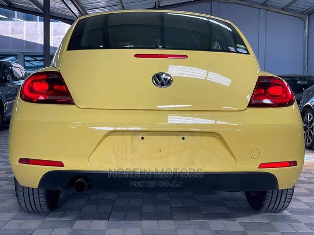 Yellow Volkswagen Beetle 2015 - Classic Style