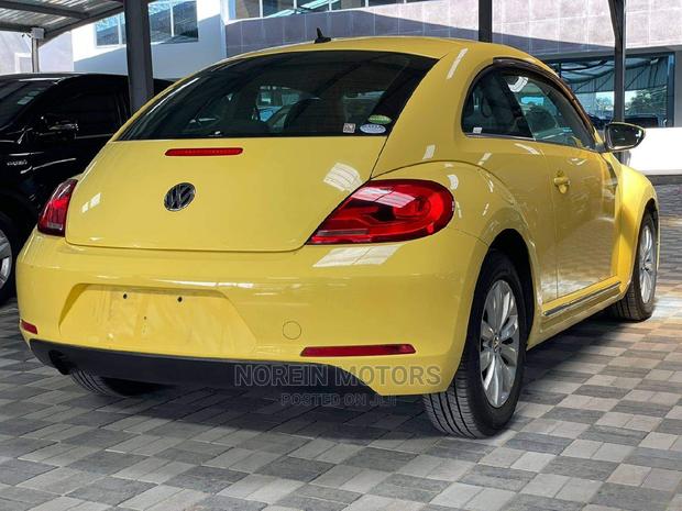 Yellow Volkswagen Beetle 2015 - Classic Style