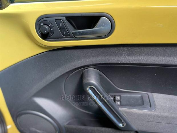 Yellow Volkswagen Beetle 2015 - Classic Style