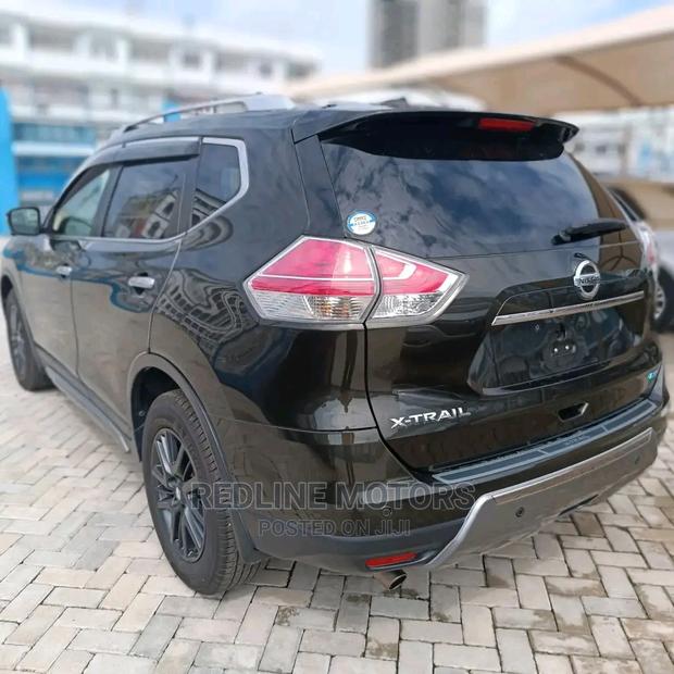 Black Nissan X-Trail 2016 - Perfect for Off-Roading