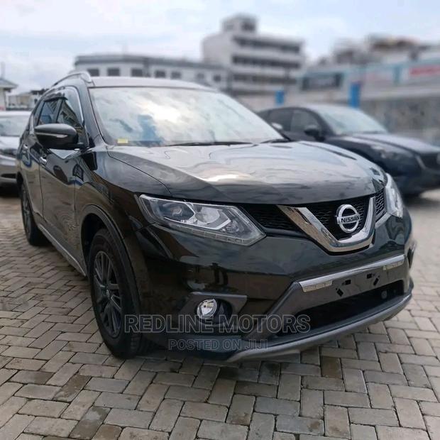 Black Nissan X-Trail 2016 - Perfect for Off-Roading