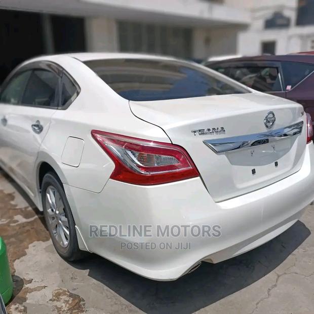 White 2016 Nissan Teana: Luxury Sedan, Ready for Immediate Delivery