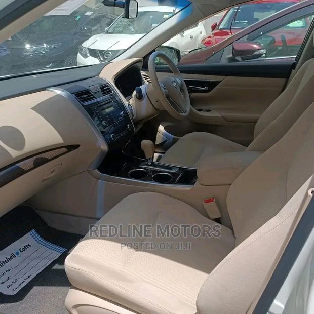 White 2016 Nissan Teana: Luxury Sedan, Ready for Immediate Delivery