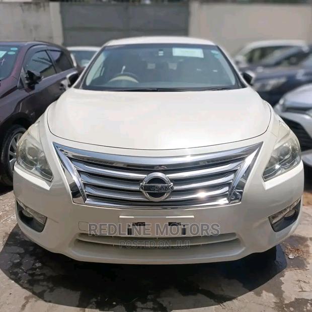 White 2016 Nissan Teana: Luxury Sedan, Ready for Immediate Delivery