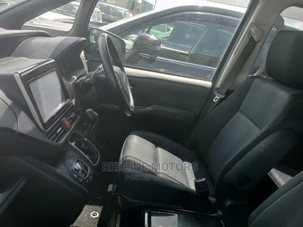 2016 Toyota Noah Gray: Perfect Minivan for Daily Commute