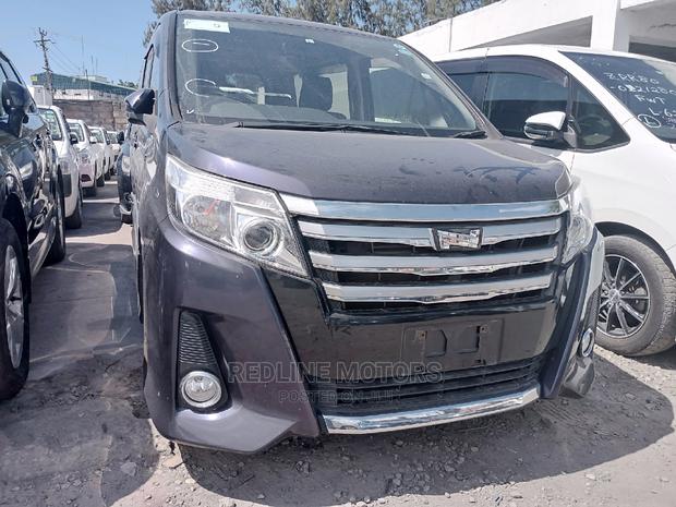 2016 Toyota Noah Gray: Perfect Minivan for Daily Commute