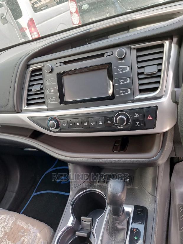 Spacious 3-Row 2018 Toyota Kluger in Gray: Ideal for Large Families
