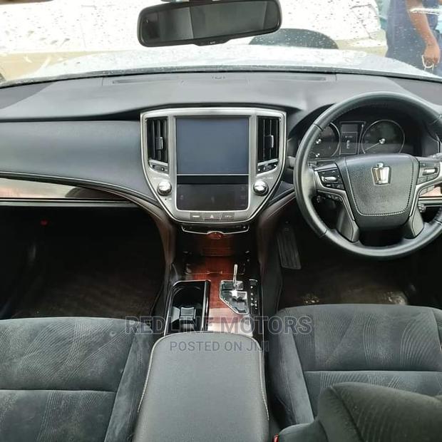 2016 Toyota Crown Silver - Comfortable Sedan