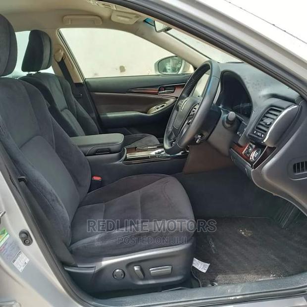 2016 Toyota Crown Silver - Comfortable Sedan