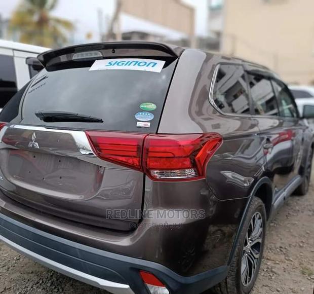 2017 Mitsubishi Outlander Brown SUV - Used Car Listing