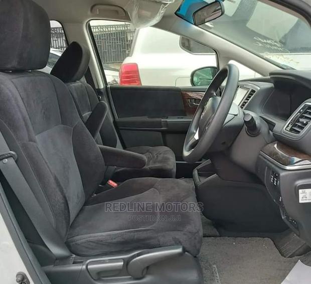 2016 Honda Odyssey 2.4 Absolute 2WD Pearl - Spacious and Reliable