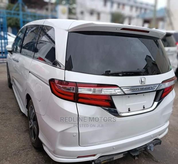 2016 Honda Odyssey 2.4 Absolute 2WD Pearl - Spacious and Reliable