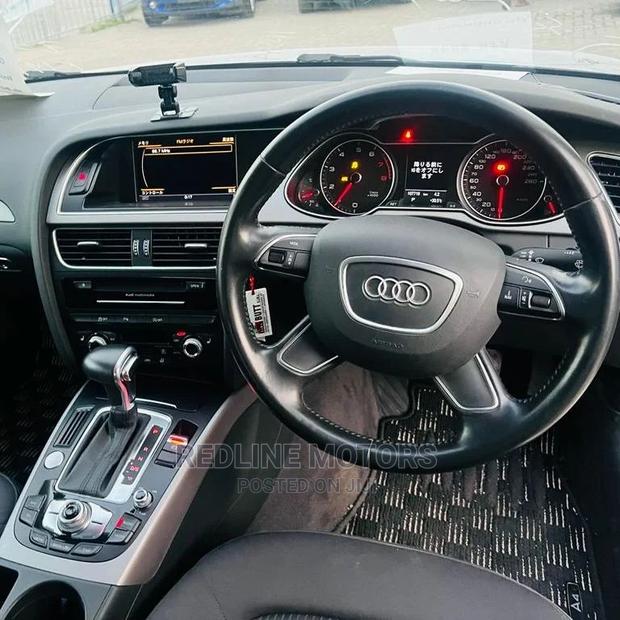 Luxury Silver A4 2016 - Audi's Top-of-the-Line Sedan