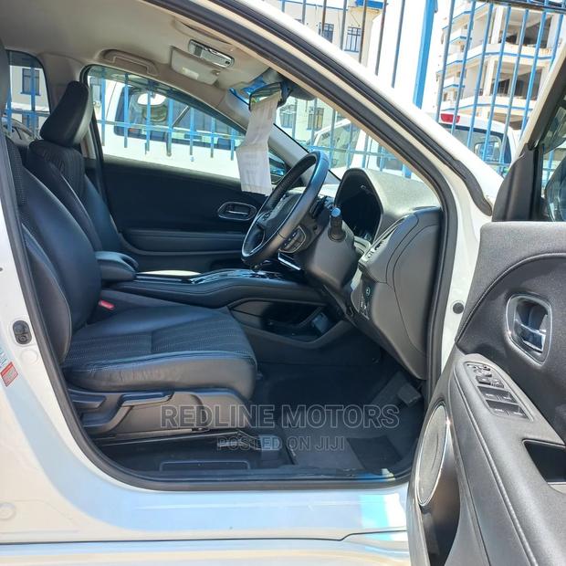 2016 Honda Vezel 1.5 Hybrid 4WD - Efficient and Powerful Crossover