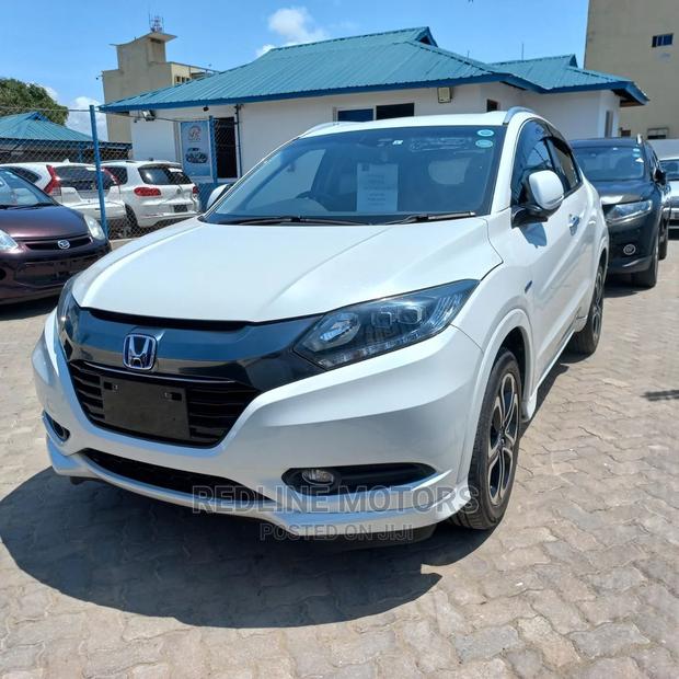 2016 Honda Vezel 1.5 Hybrid 4WD - Efficient and Powerful Crossover