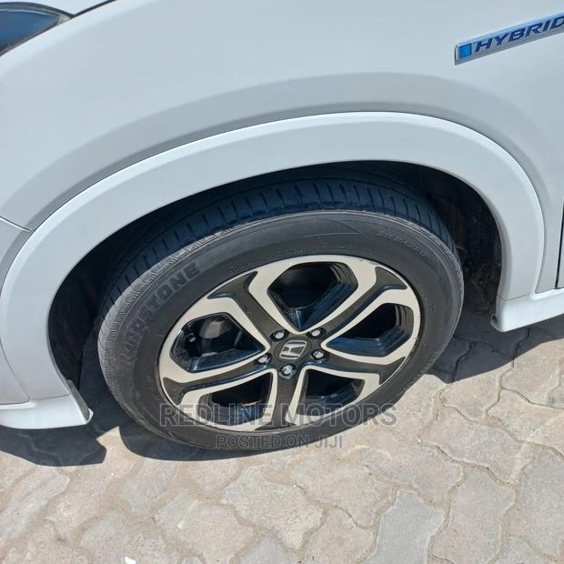2016 Honda Vezel 1.5 Hybrid 4WD - Efficient and Powerful Crossover