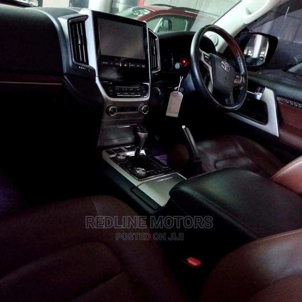 2016 Toyota Land Cruiser Prado Luxury Silver - Perfect for Off-Road Expeditions
