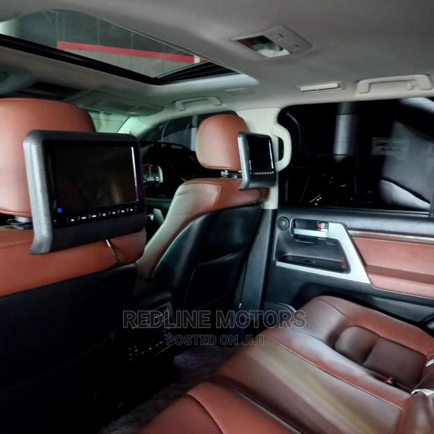 2016 Toyota Land Cruiser Prado Luxury Silver - Perfect for Off-Road Expeditions