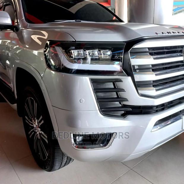 2016 Toyota Land Cruiser Prado Luxury Silver - Perfect for Off-Road Expeditions