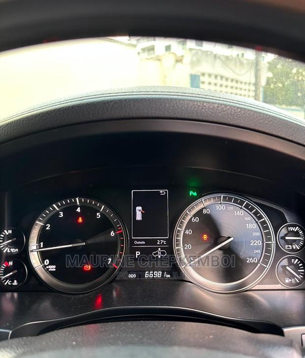 Lexus LX 570 AWD 2018 White