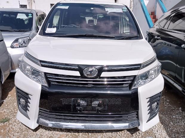 2016 Toyota Voxy White - Efficient and Stylish MPV