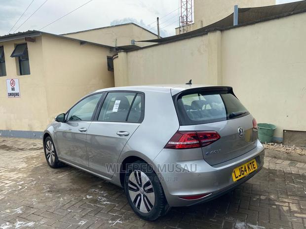 2016 Volkswagen Golf Gray - Premium Compact Car