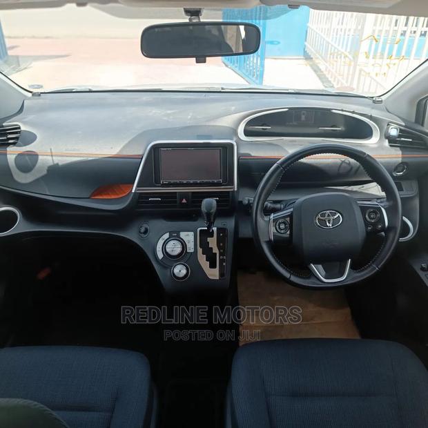 2016 Toyota Sienta Silver: Luxurious Minivan at a Great Price