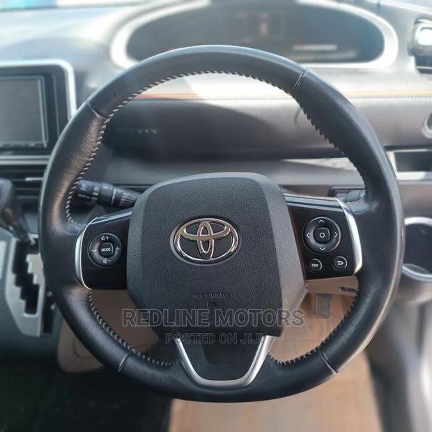 2016 Toyota Sienta Silver: Luxurious Minivan at a Great Price